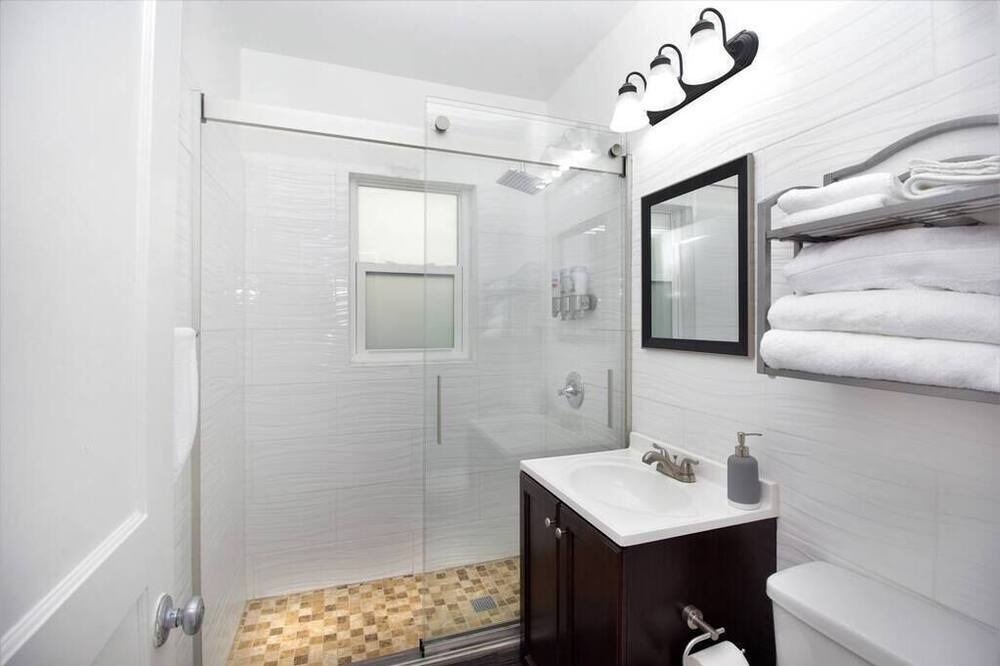 Photo of Bathroom in Victoria Park