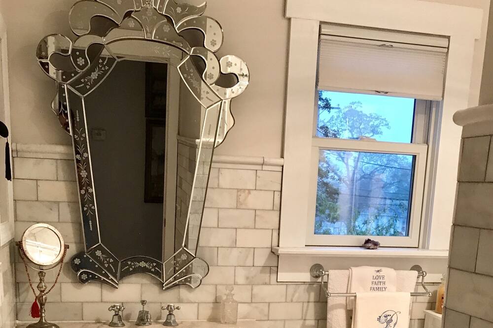 Photo of Bathroom in Ocean Gate