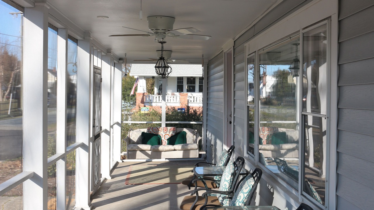 Photo of Livingroom in Colonial Beach