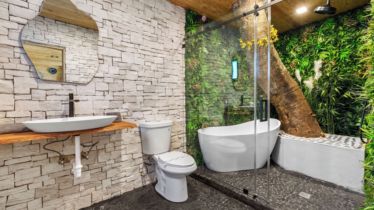 Photo of Bathroom in Golden Glades