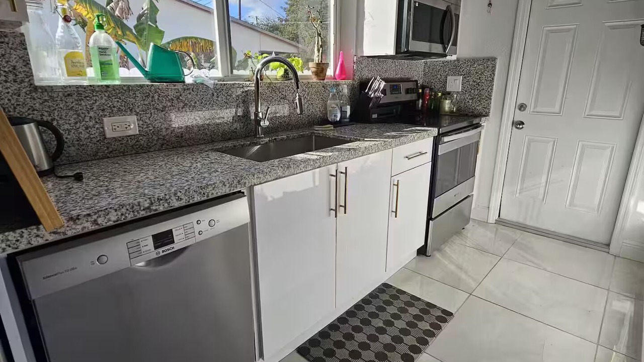 Photo of Kitchen in Golden Glades