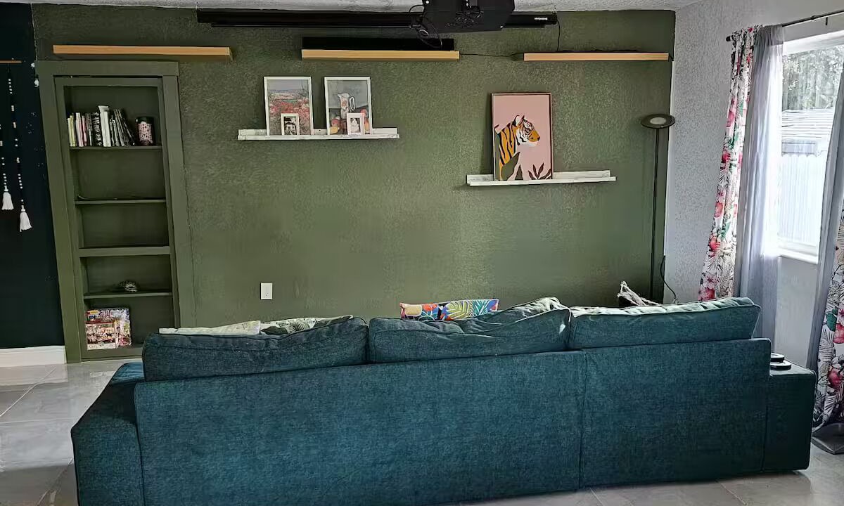 Photo of Livingroom in Golden Glades