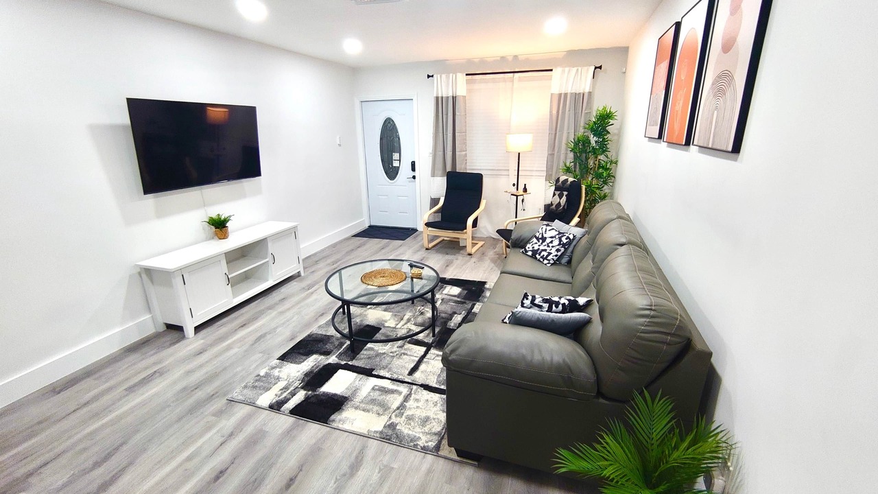 Photo of Livingroom in Miami Gardens