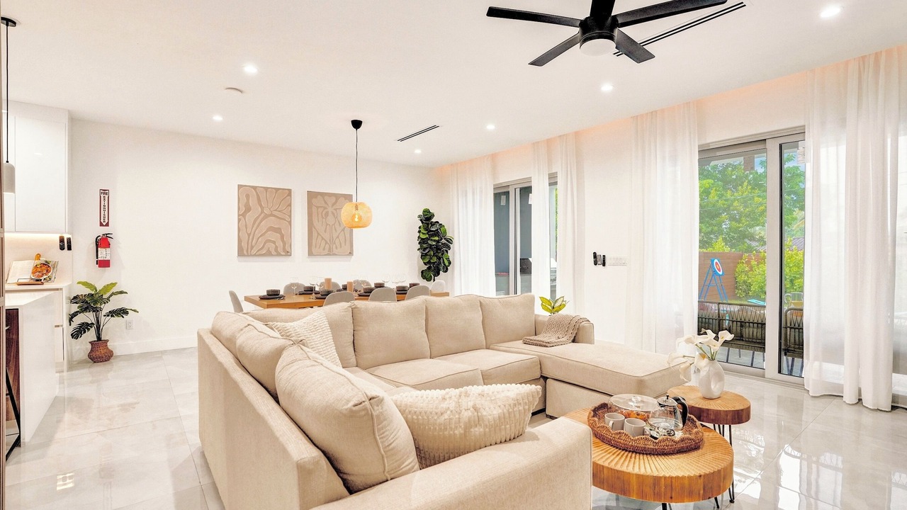 Photo of Livingroom in Middle River Terrace