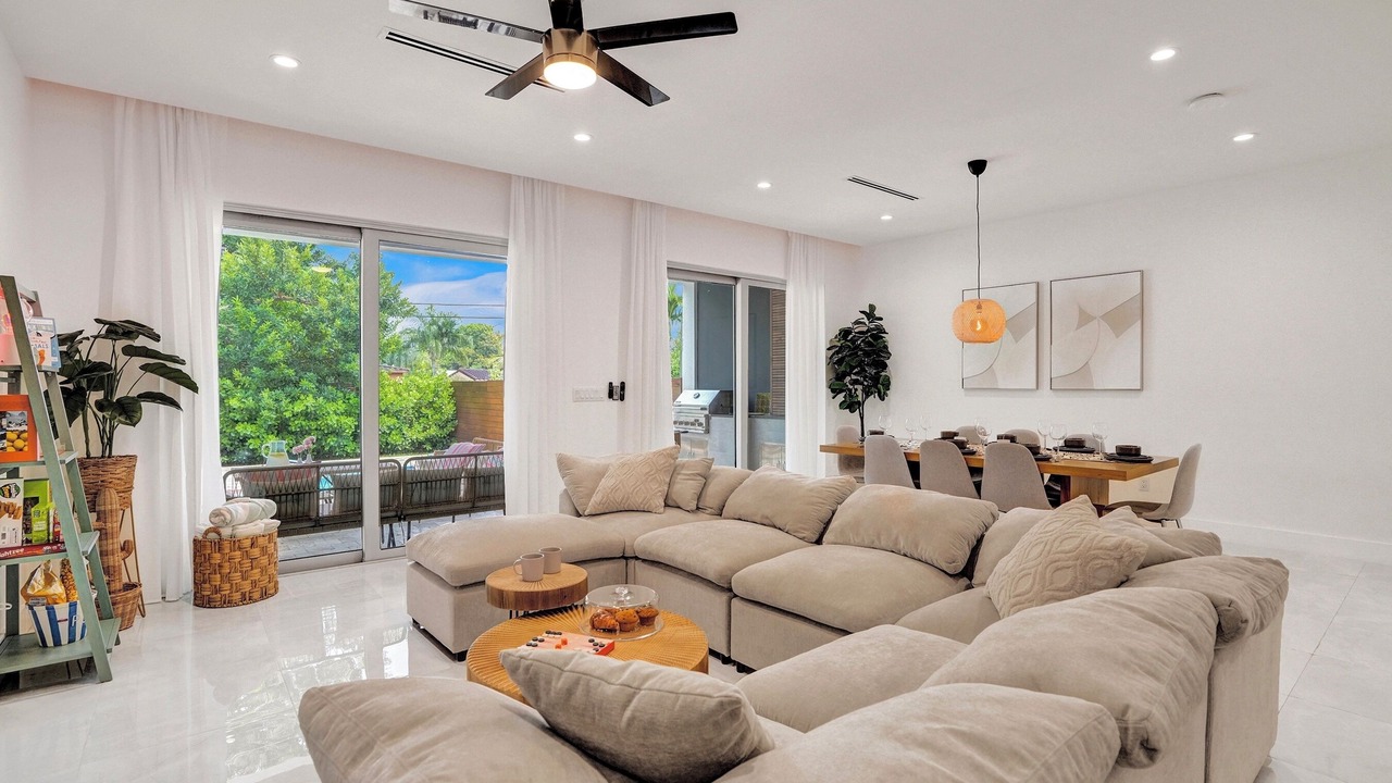 Photo of Livingroom in Middle River Terrace
