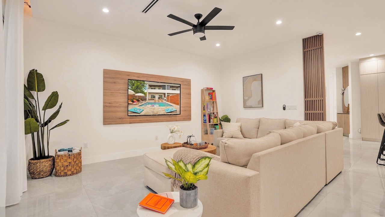 Photo of Livingroom in Middle River Terrace
