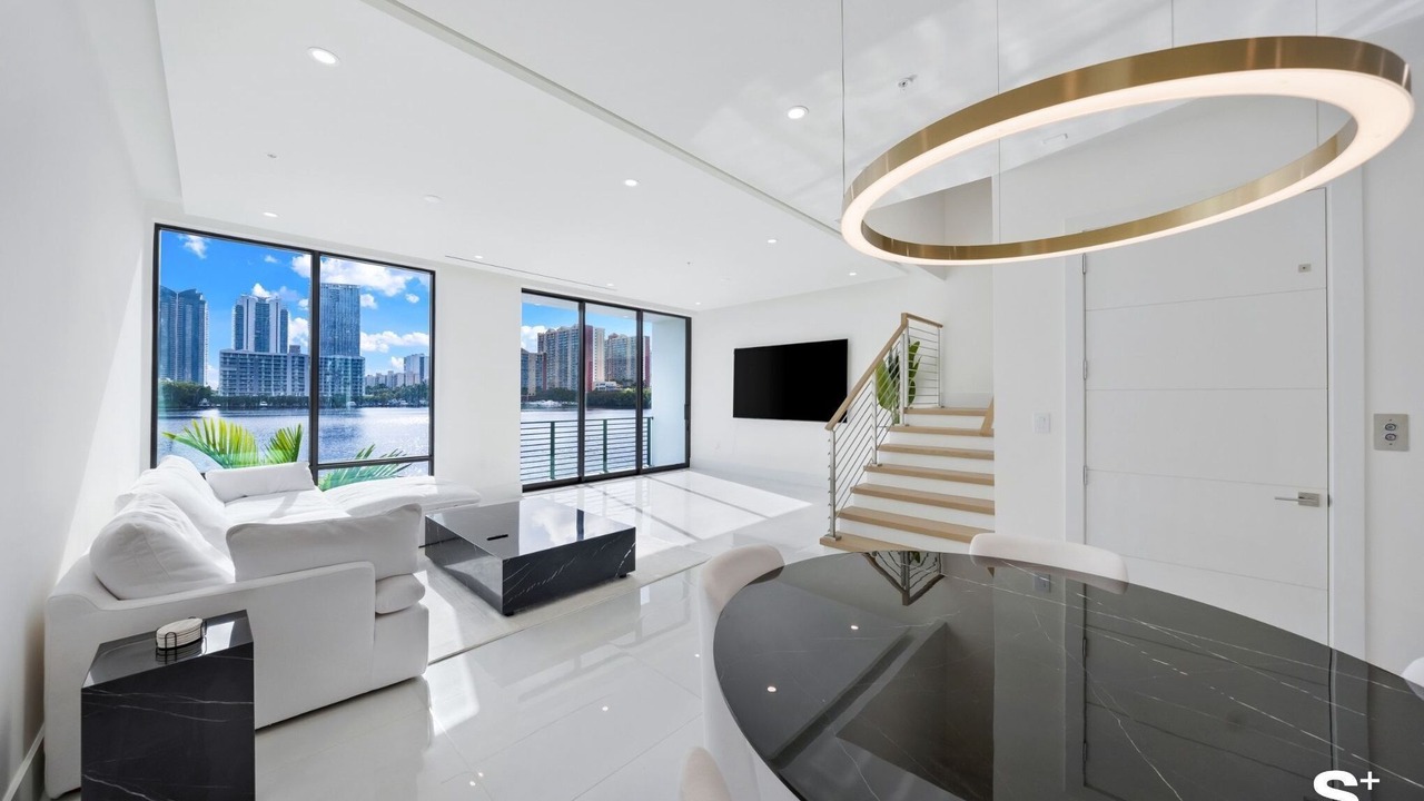 Photo of Livingroom in Eastern Shores