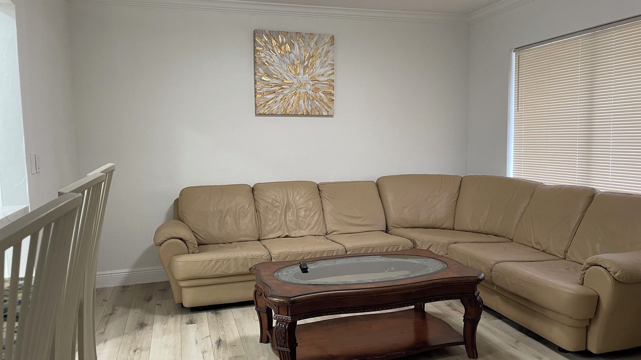 Photo of Livingroom in Oakland Park