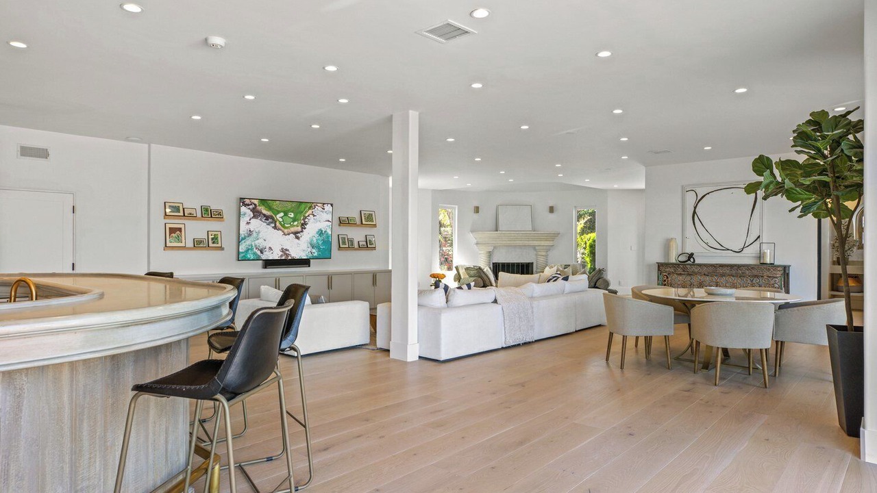 Photo of Kitchen in Central Malibu