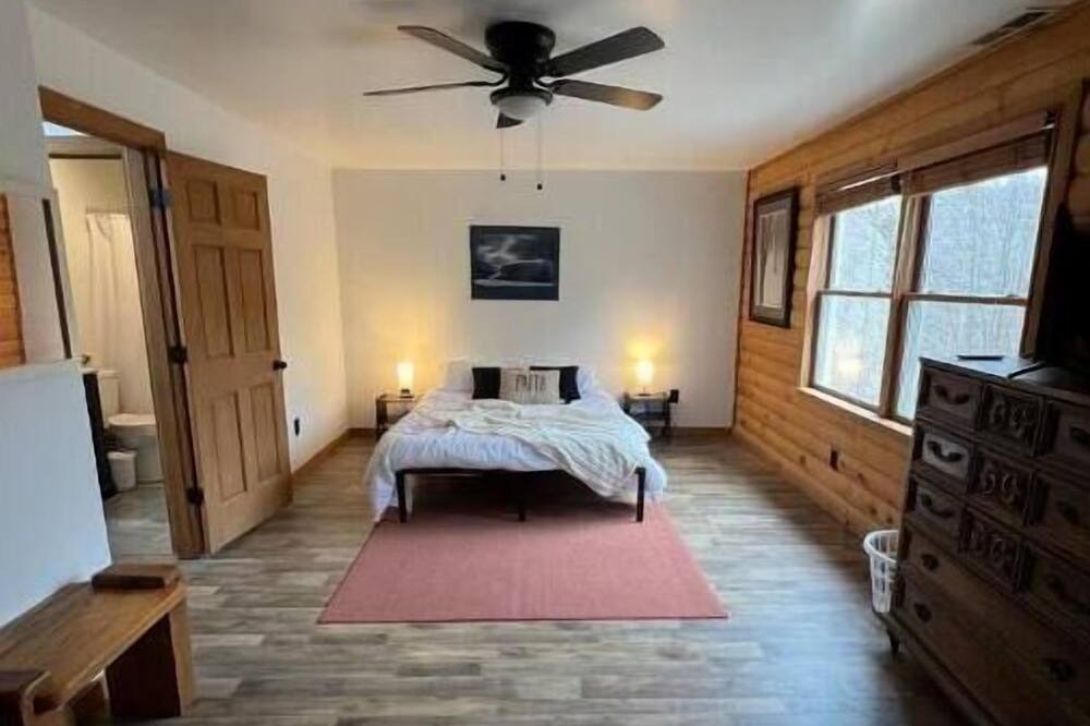 Photo of Bedroom in Mountain Base
