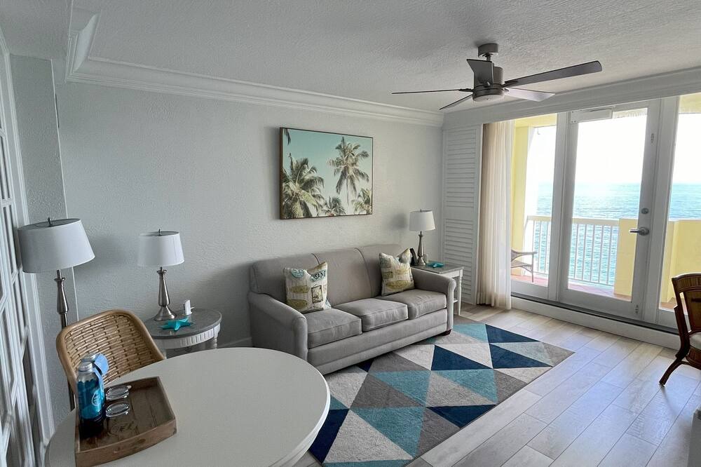Photo of Livingroom in East Fort Lauderdale