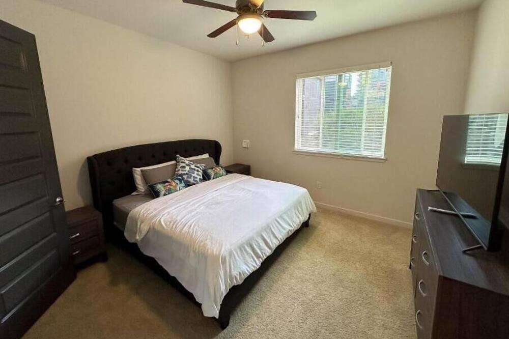 Photo of Bedroom in Warner Center