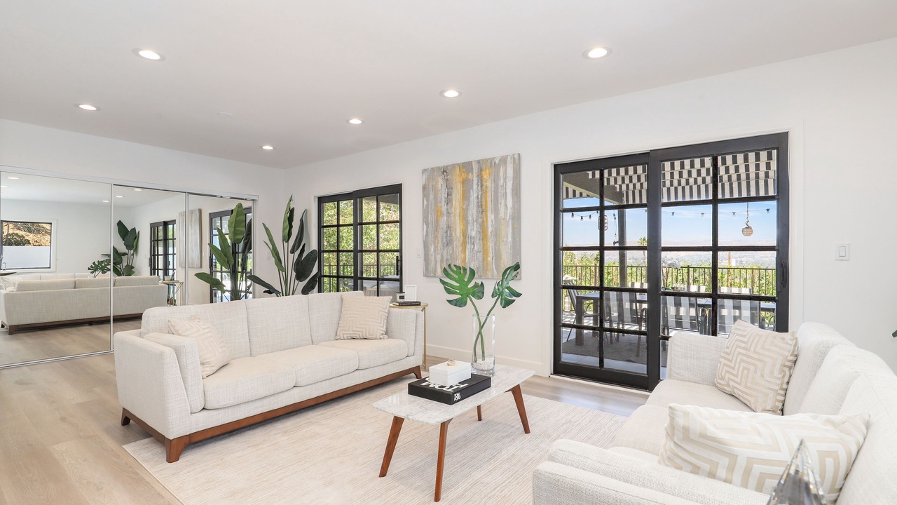 Photo of Livingroom in Woodland Hills