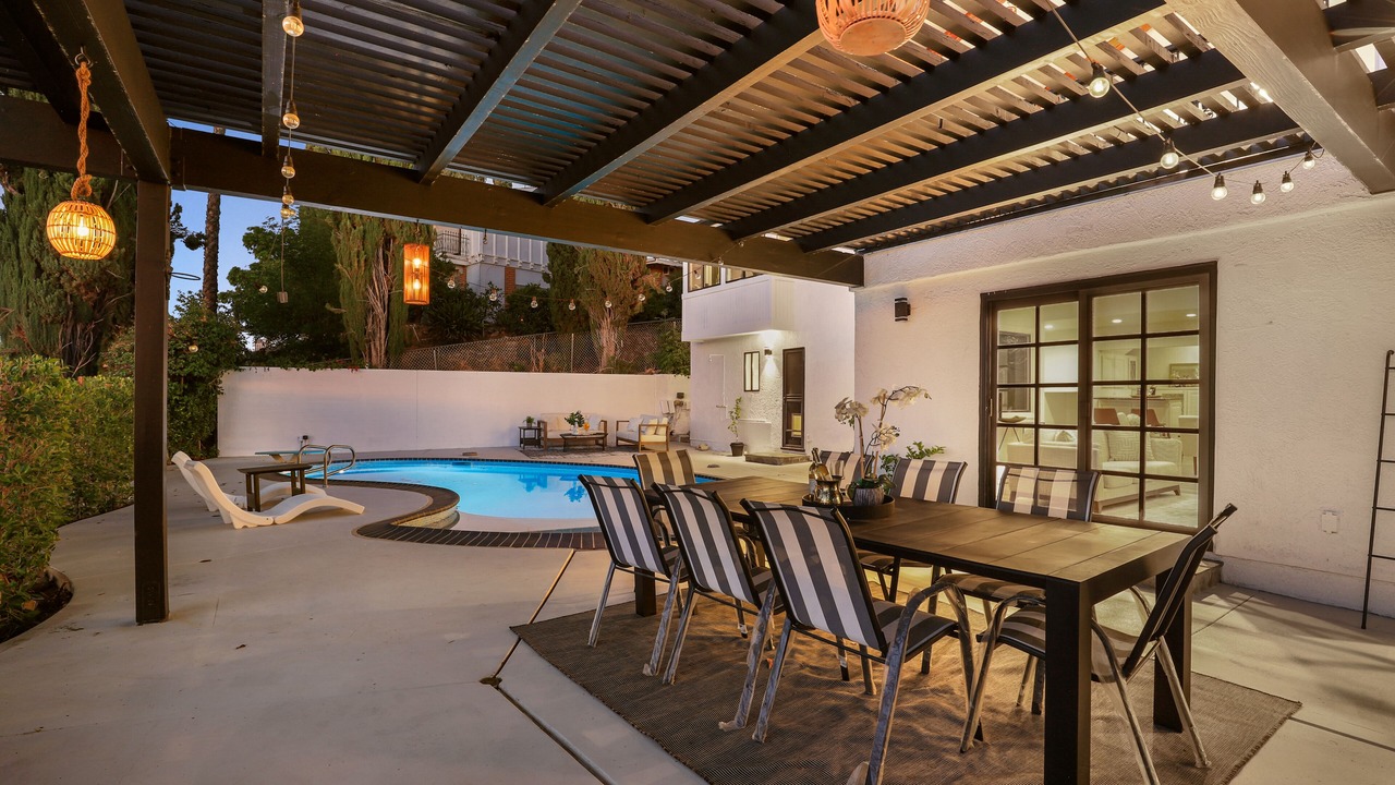 Photo of Outdoor in Woodland Hills