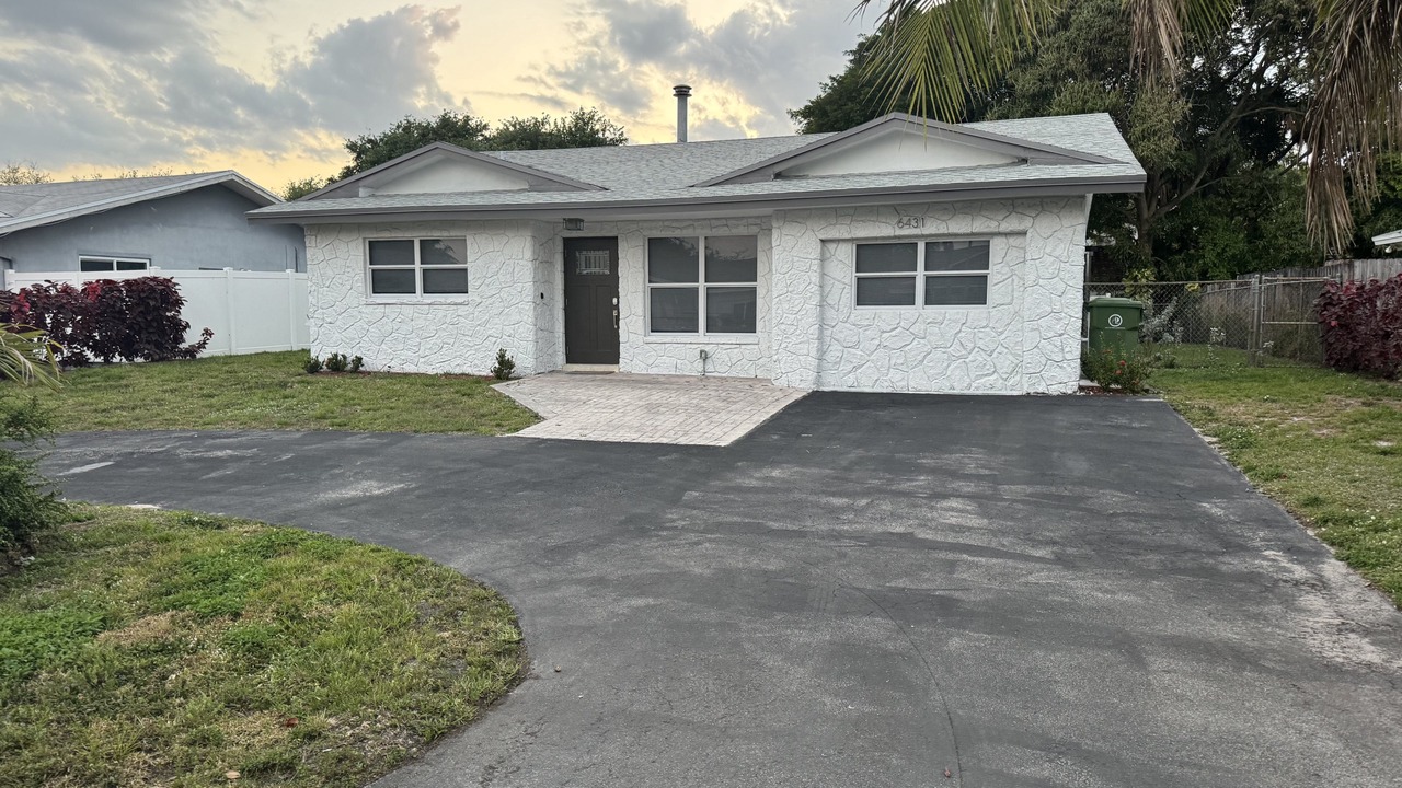 Photo of Outdoor in Palm Aire Village West