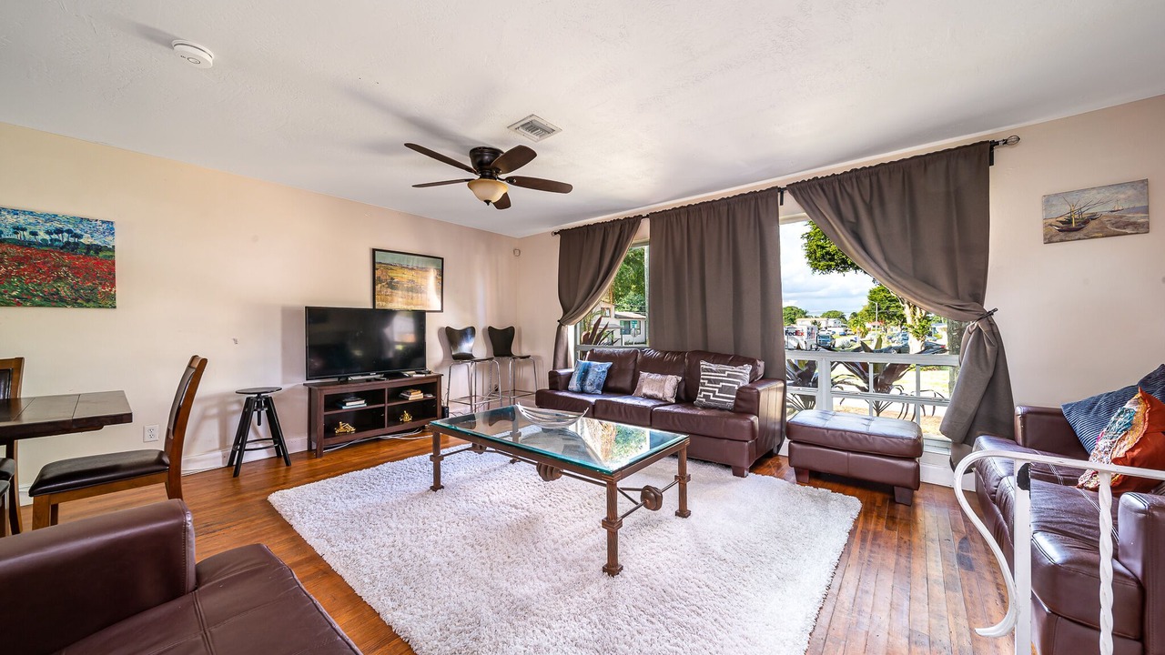 Photo of Livingroom in Pembroke Pines