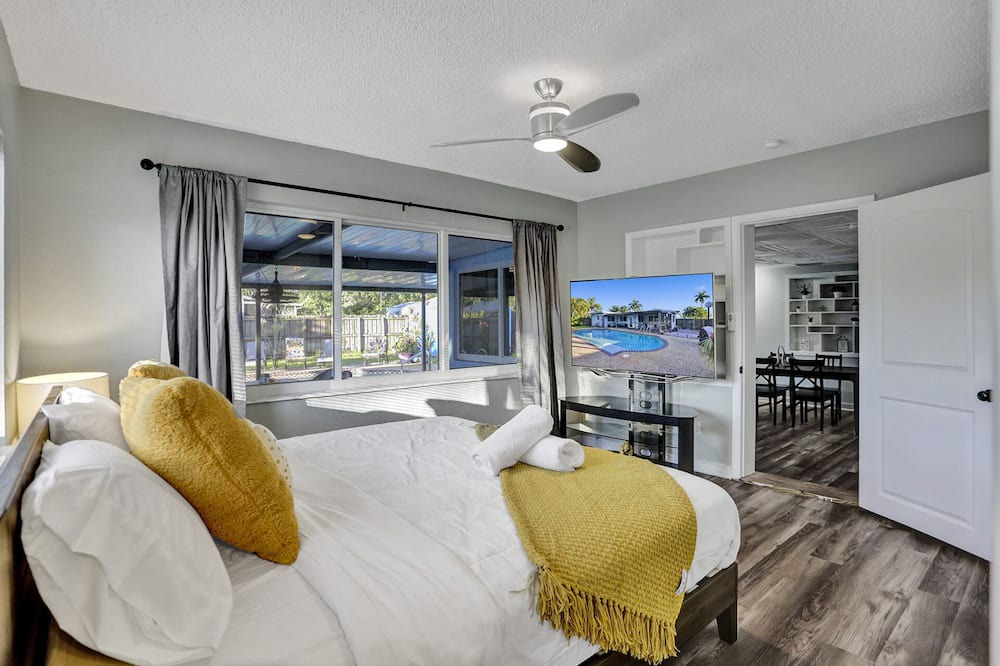 Photo of Bedroom in Oakland Park
