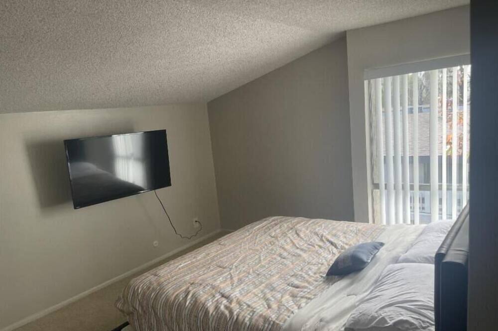 Photo of Bedroom in Warner Center