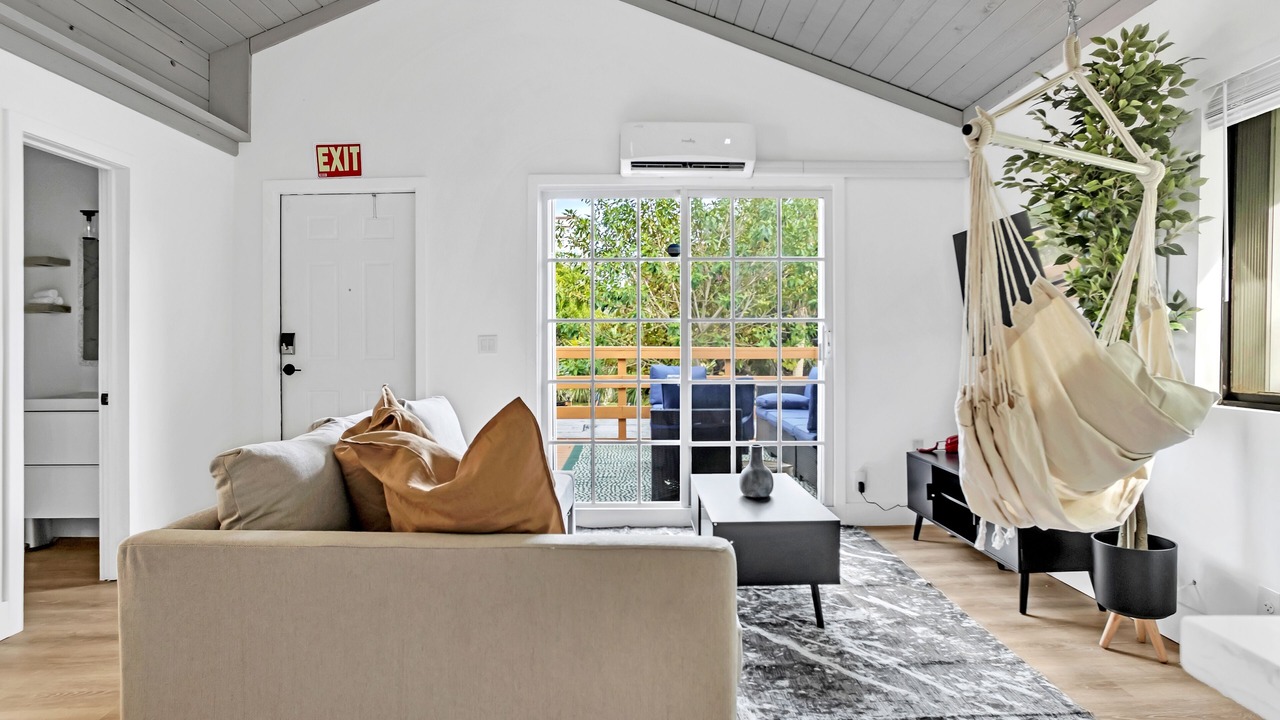 Photo of Livingroom in Sailboat Bend