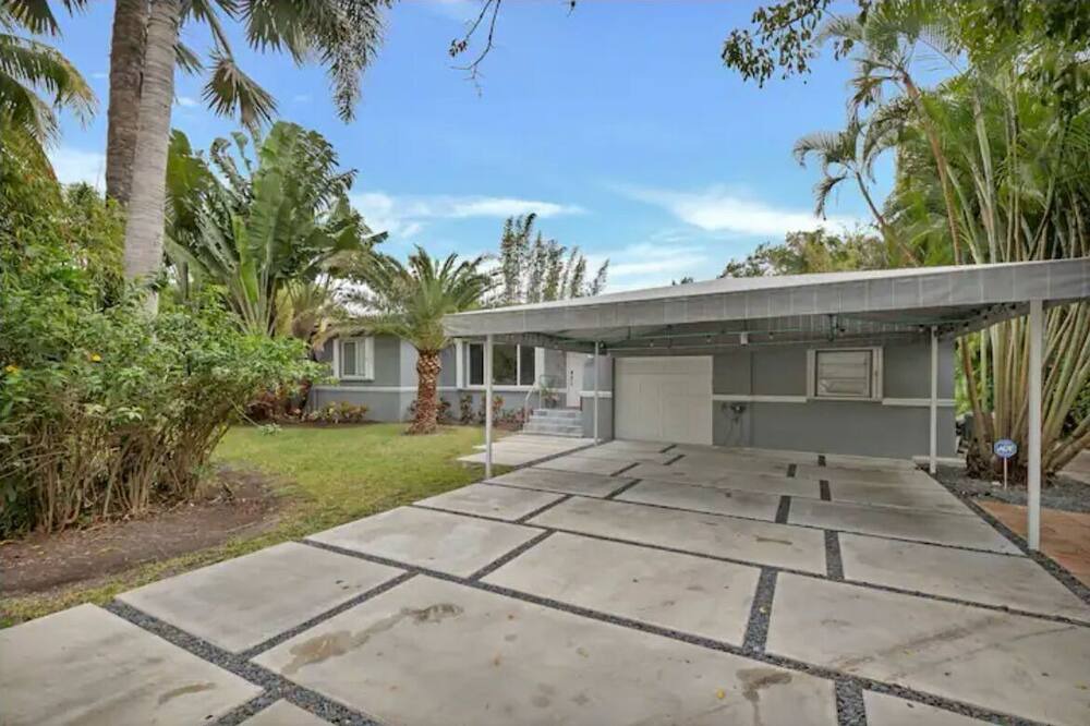 Photo of Outdoor in Biscayne Park