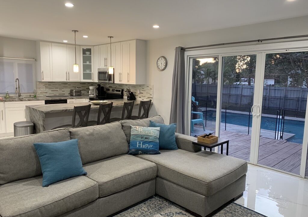 Photo of Livingroom in South Middle River
