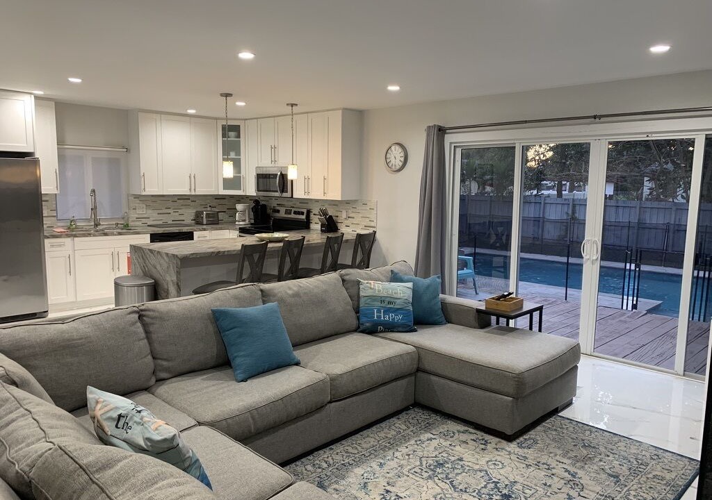 Photo of Livingroom in South Middle River
