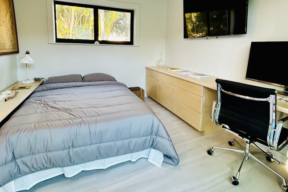 Photo of Bedroom in Downtown Hollywood