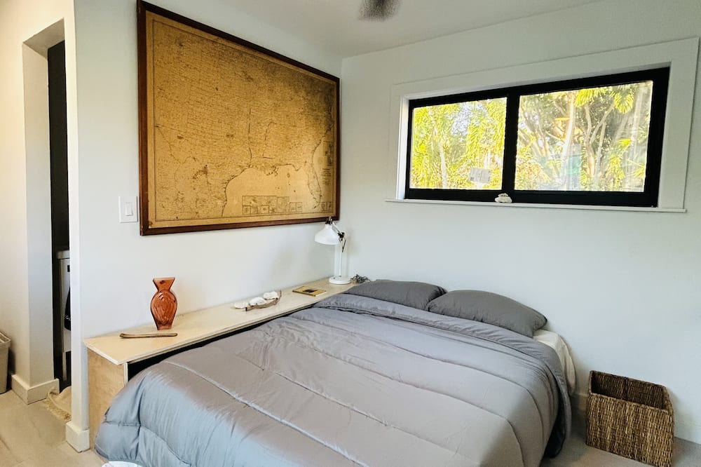 Photo of Bedroom in Downtown Hollywood
