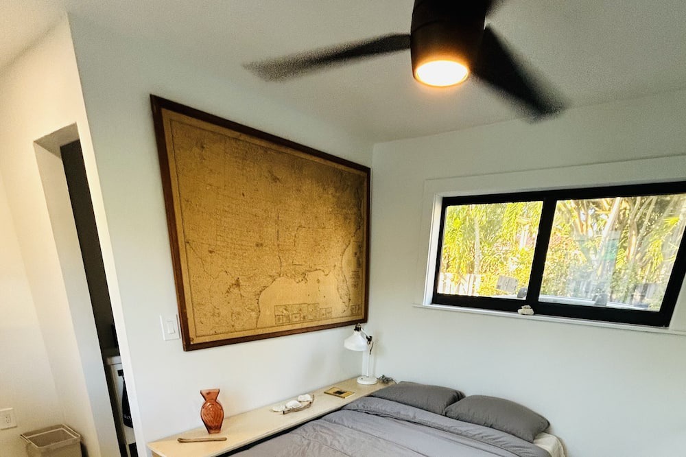 Photo of Bedroom in Downtown Hollywood