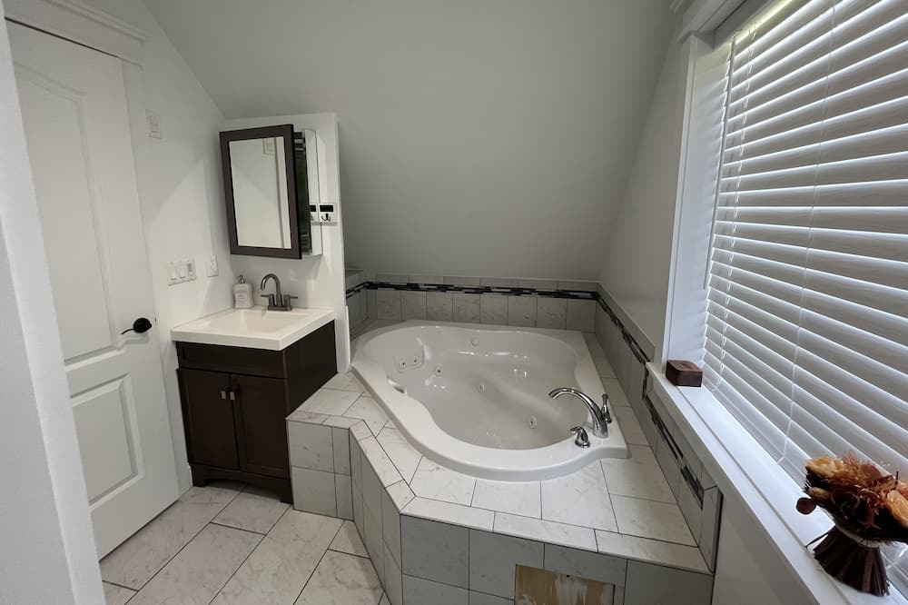 Photo of Bathroom in Wallkill