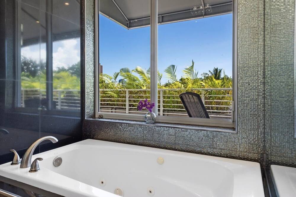 Photo of Bathroom in Downtown Fort Lauderdale