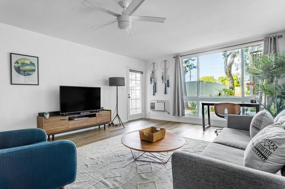 Photo of Livingroom in Carlson Park