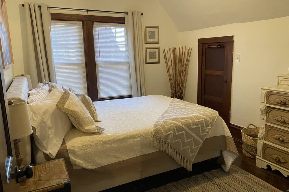 Photo of Bedroom in Lakewood