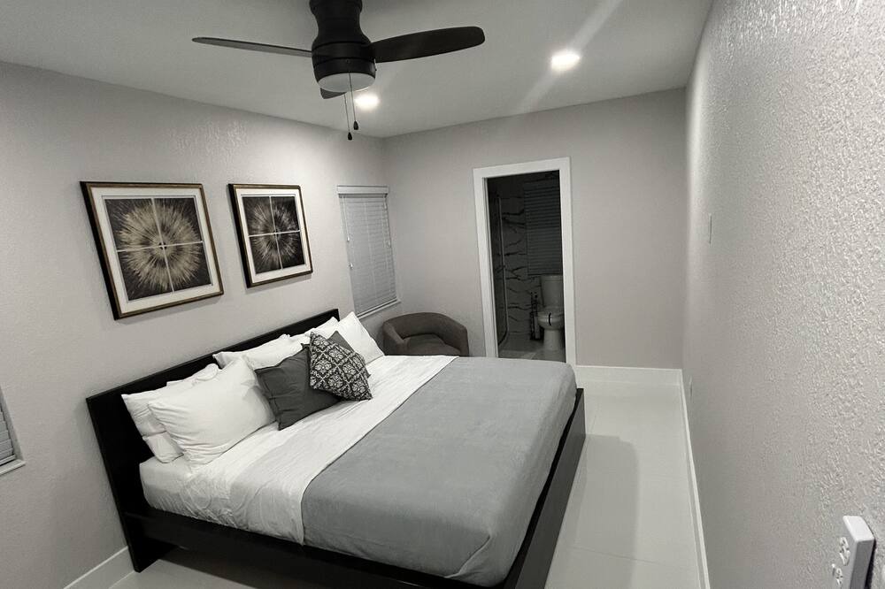 Photo of Bedroom in Hialeah