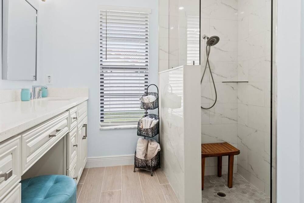 Photo of Bathroom in Cypress Glen