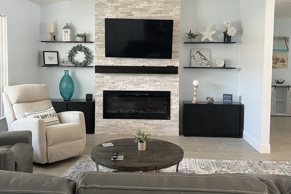 Photo of Livingroom in Cypress Glen