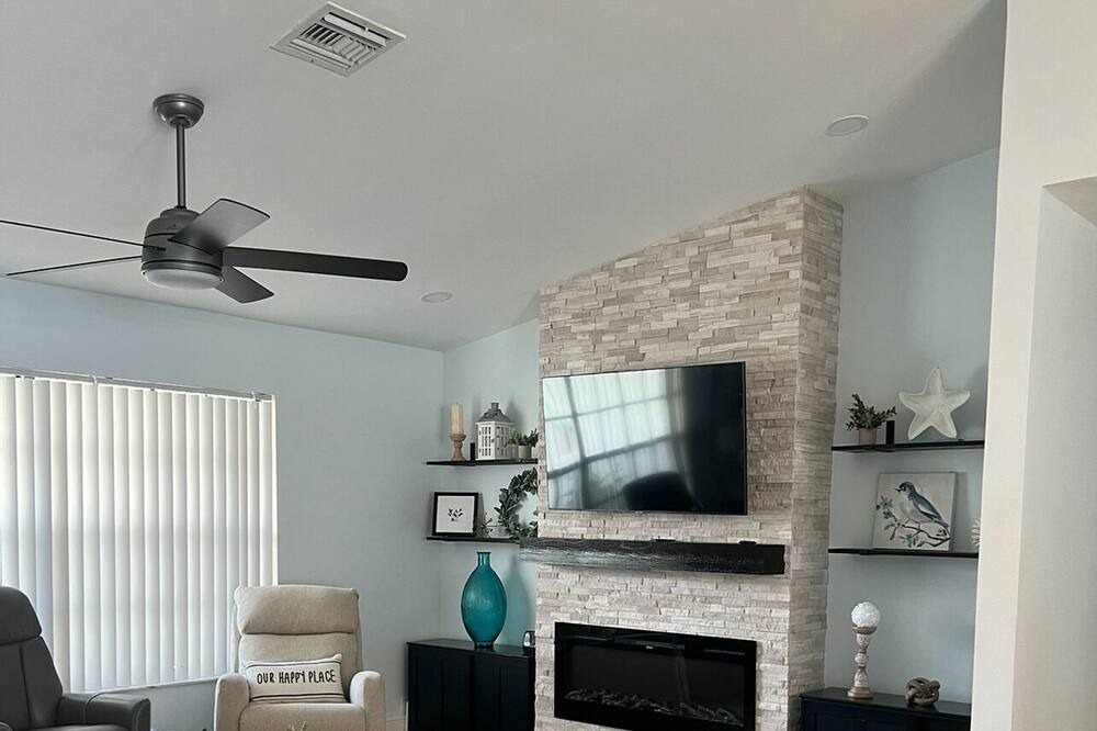 Photo of Livingroom in Cypress Glen