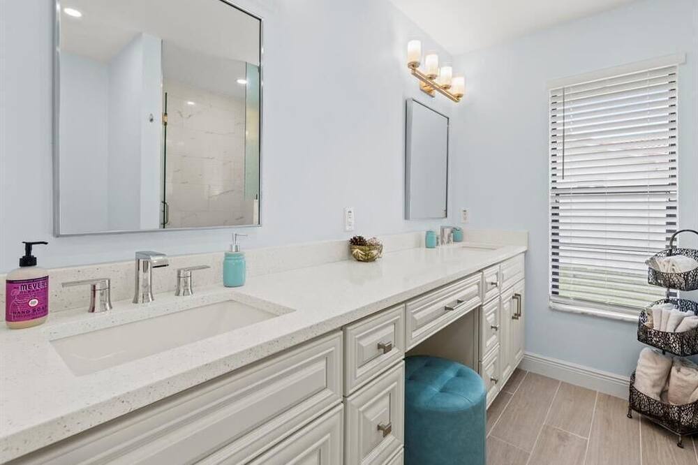 Photo of Bathroom in Cypress Glen