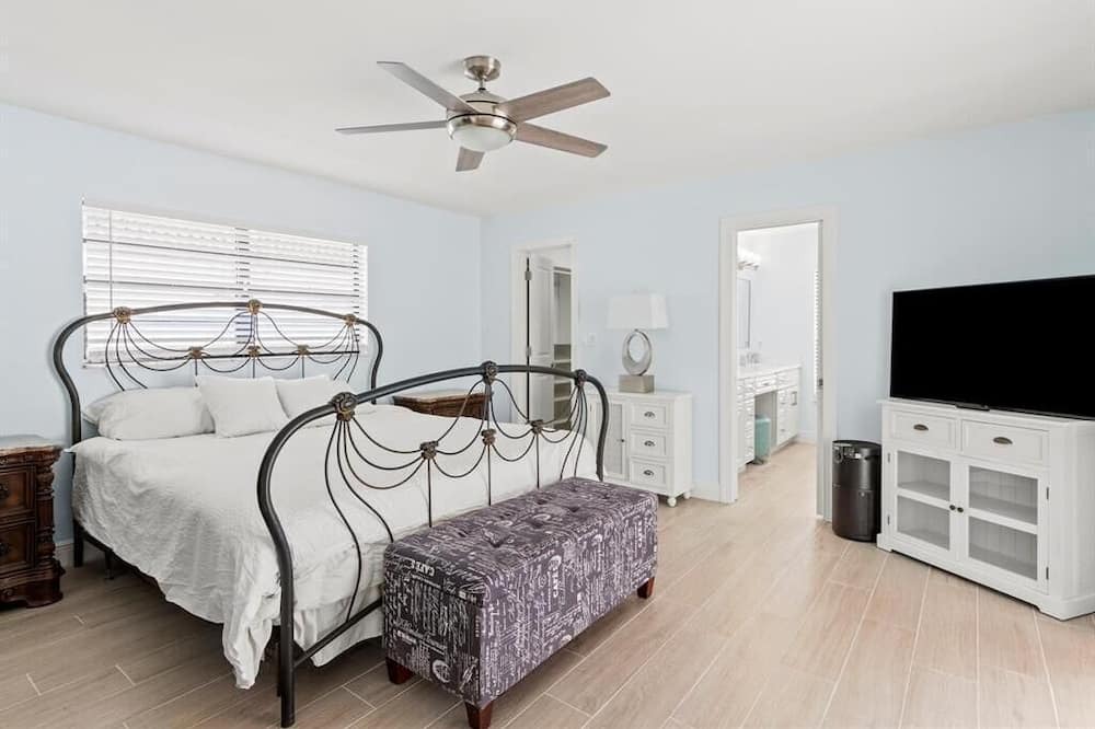 Photo of Bedroom in Cypress Glen