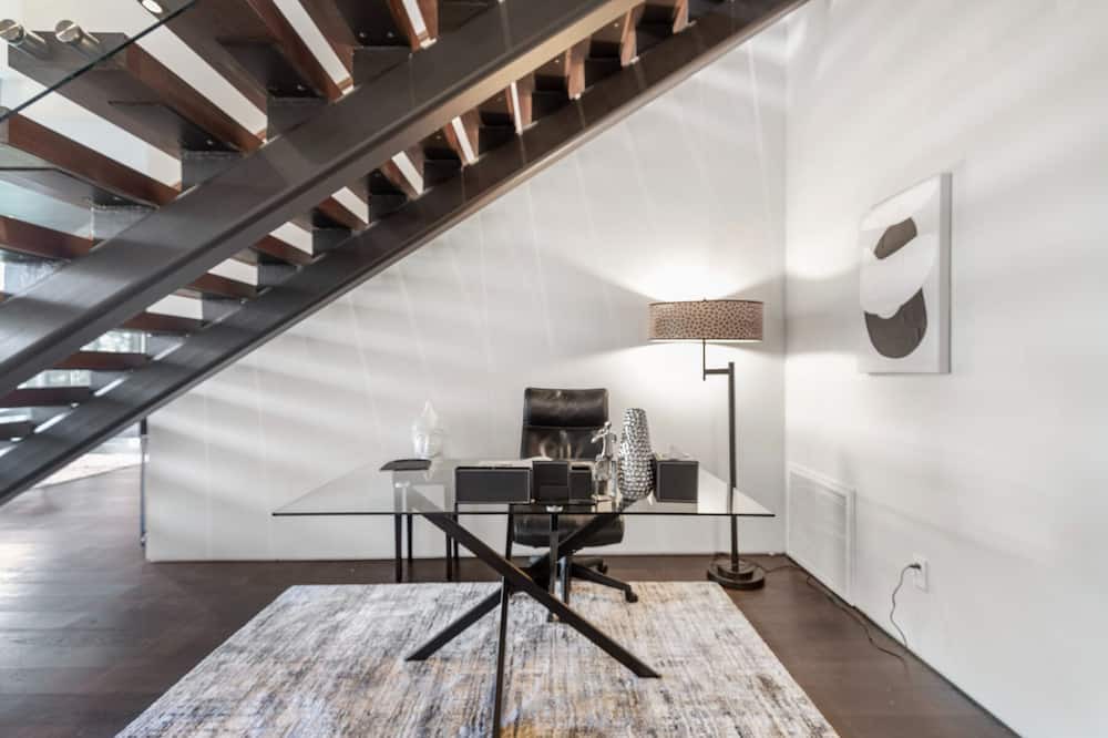 Photo of Outdoor in Hollywood Heights