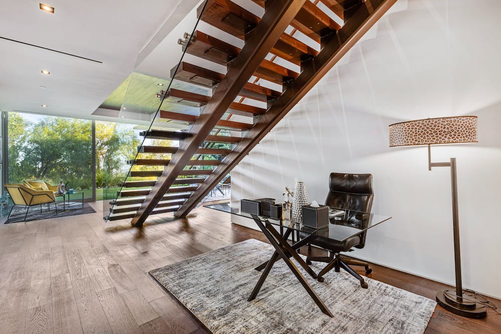 Photo of Outdoor in Hollywood Heights