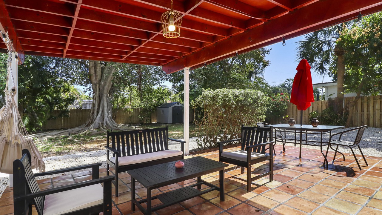 Photo of Patio Balcony in Middle River Terrace