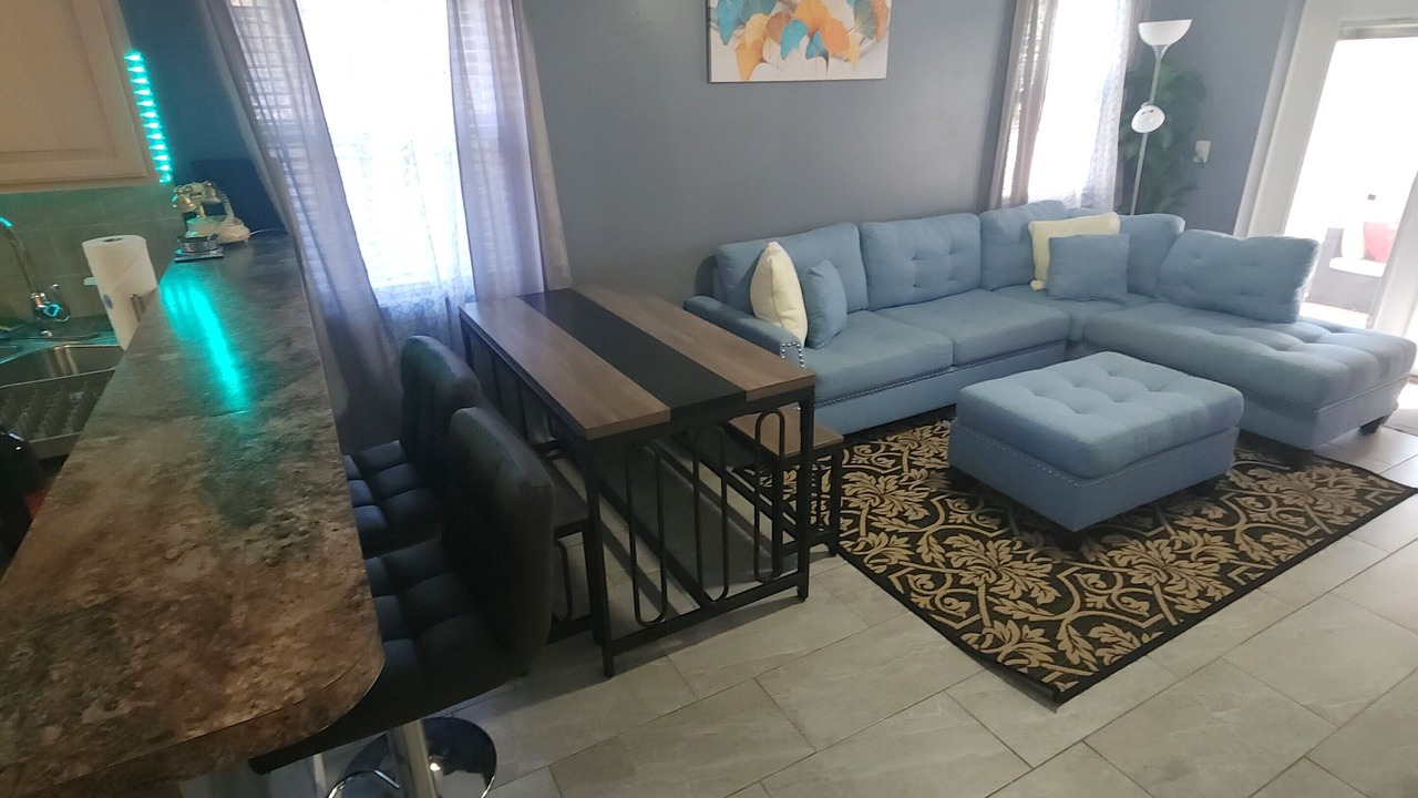 Photo of Livingroom in Oakland Park