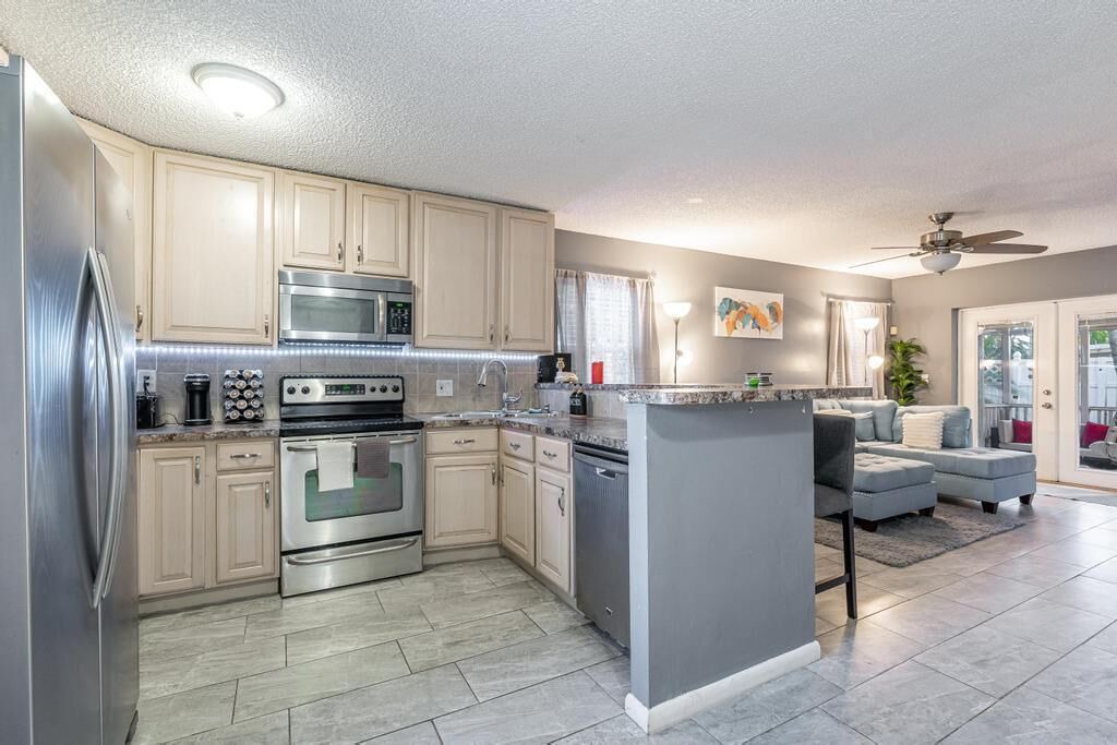 Photo of Kitchen in Oakland Park