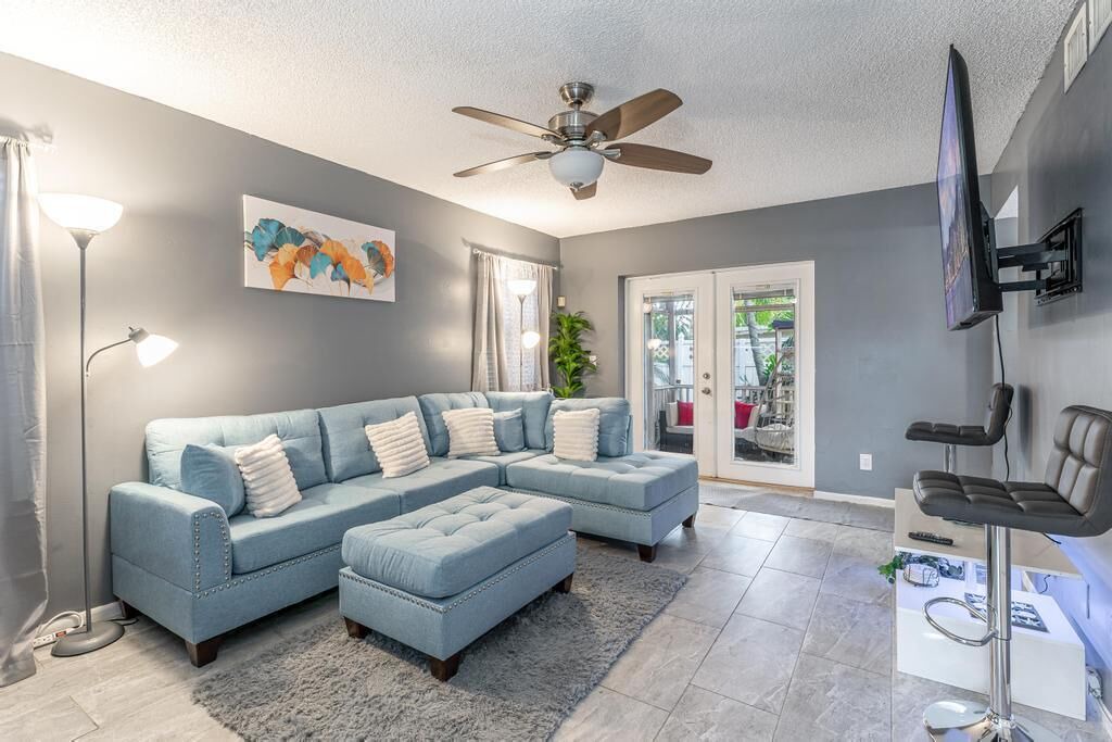Photo of Livingroom in Oakland Park