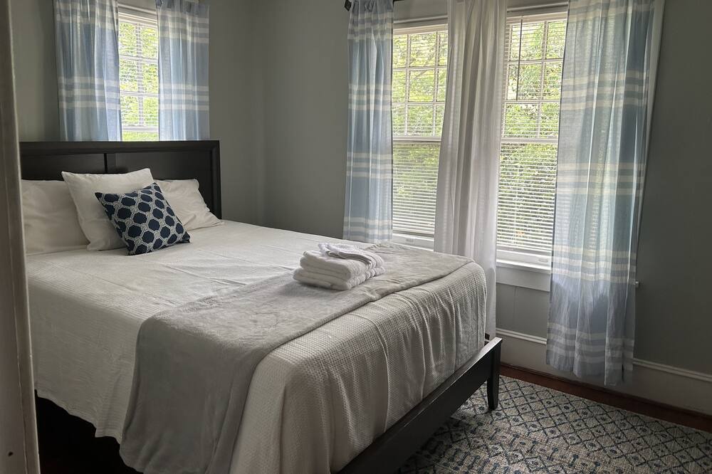 Photo of Bedroom in Crisfield