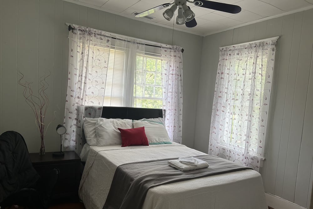 Photo of Bedroom in Crisfield