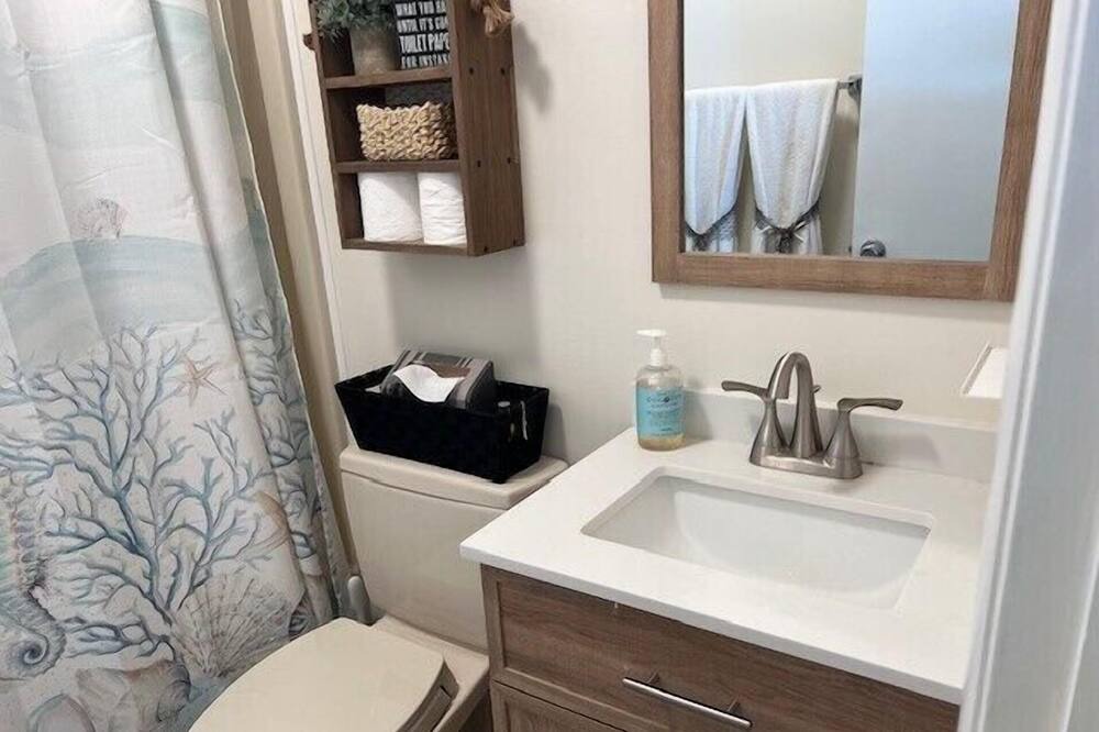 Photo of Bathroom in Green Creek