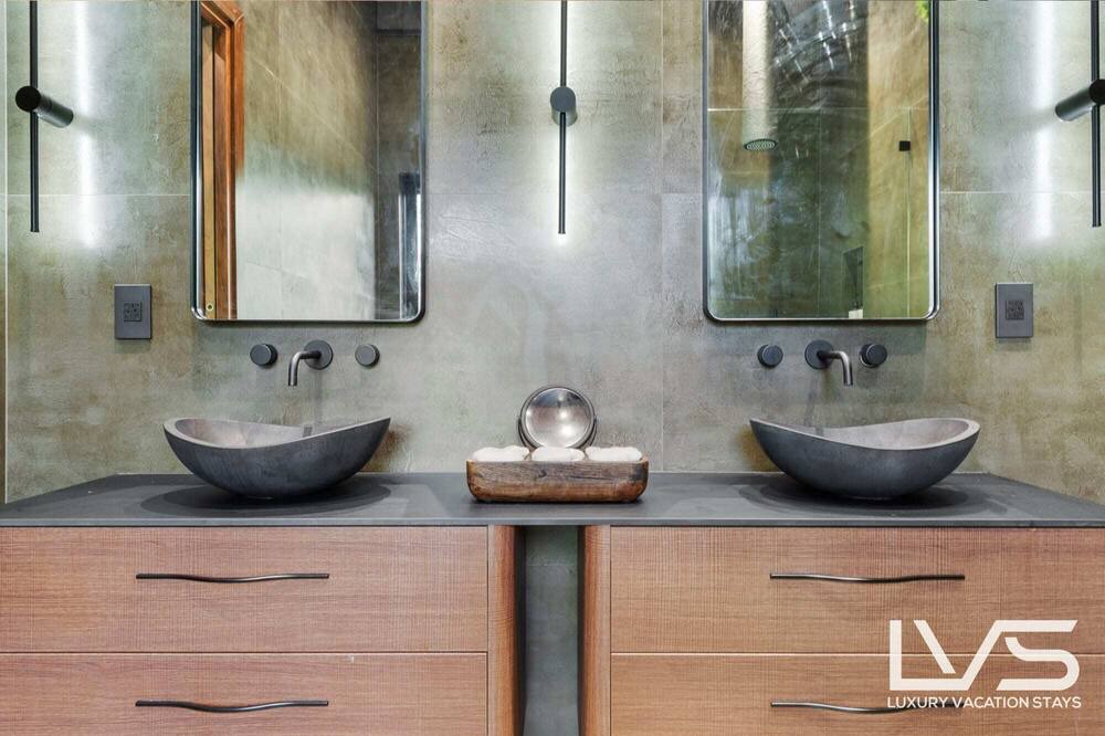 Photo of Bathroom in Harbor Beach