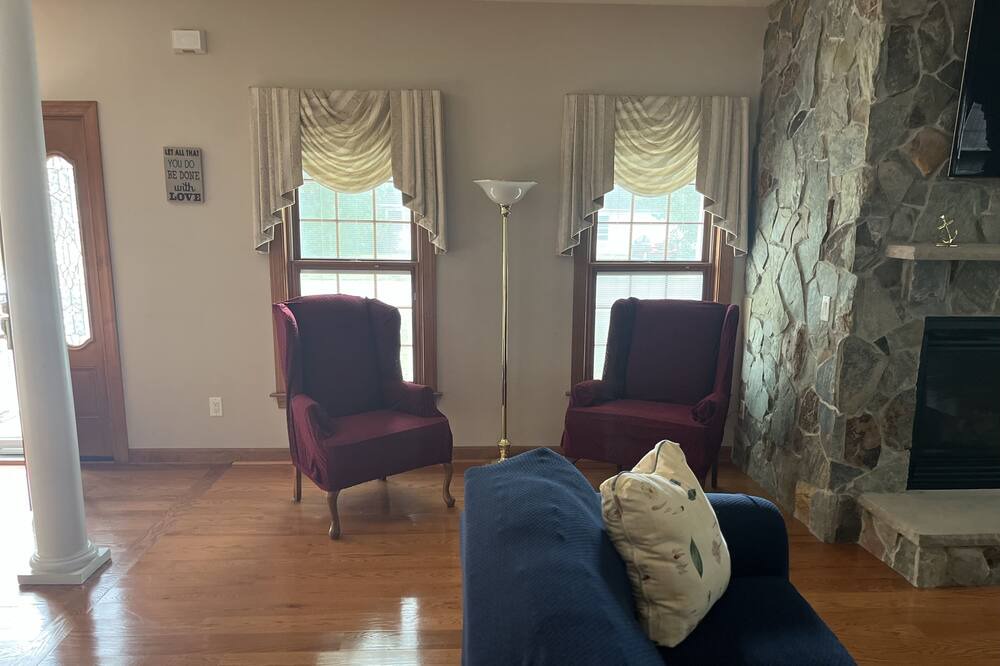 Photo of Livingroom in Woodside